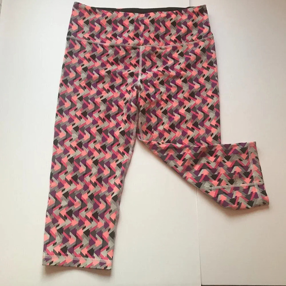 Victoria's Secret VSX Sport Knockout Leggings Crop Aztek Geometric Pants Sz M - Picture 2 of 15